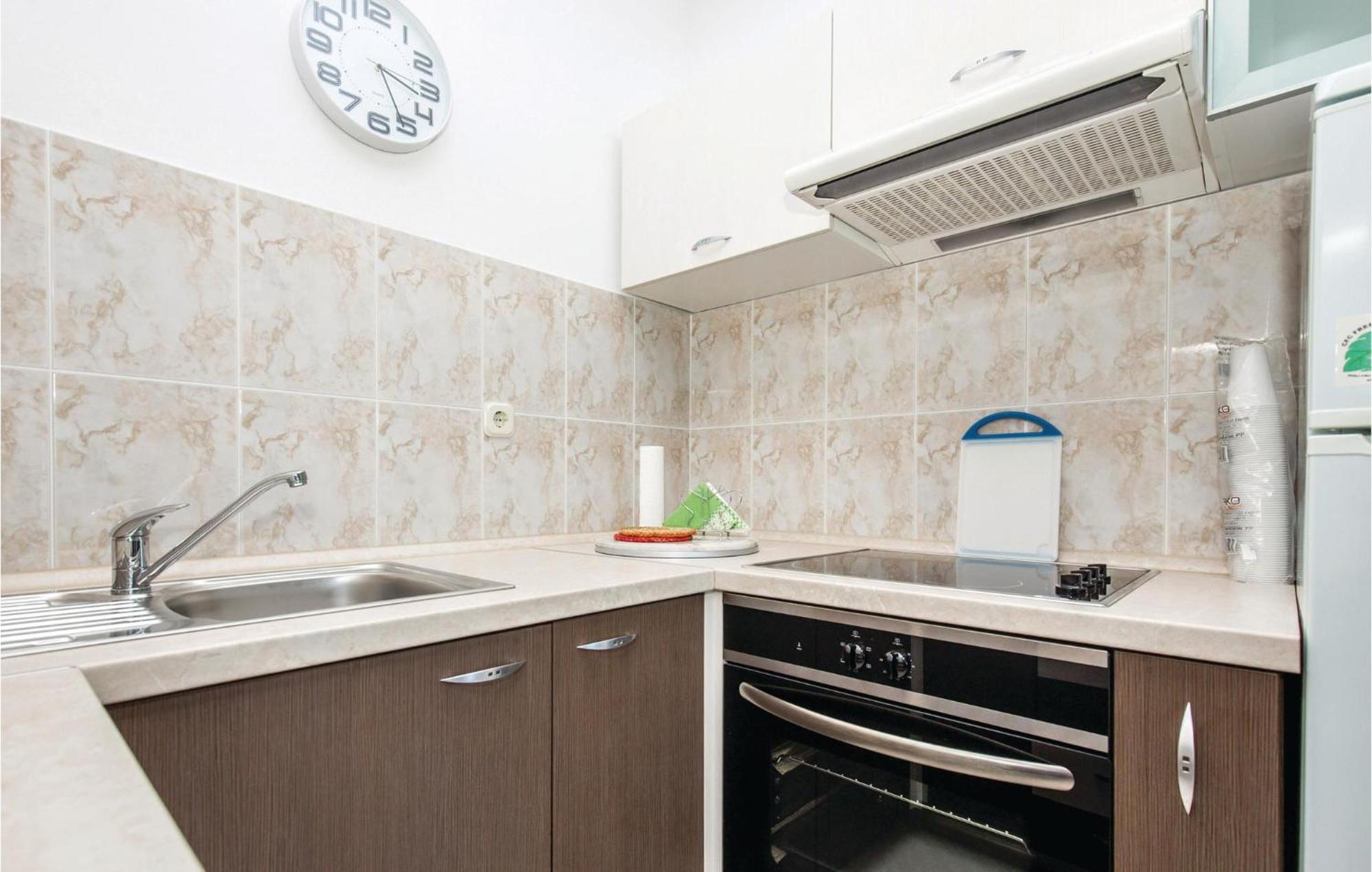 Beautiful Apartment In Smrika With Wifi Екстериор снимка